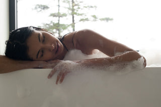 7 Nourishing Benefits of a Bath