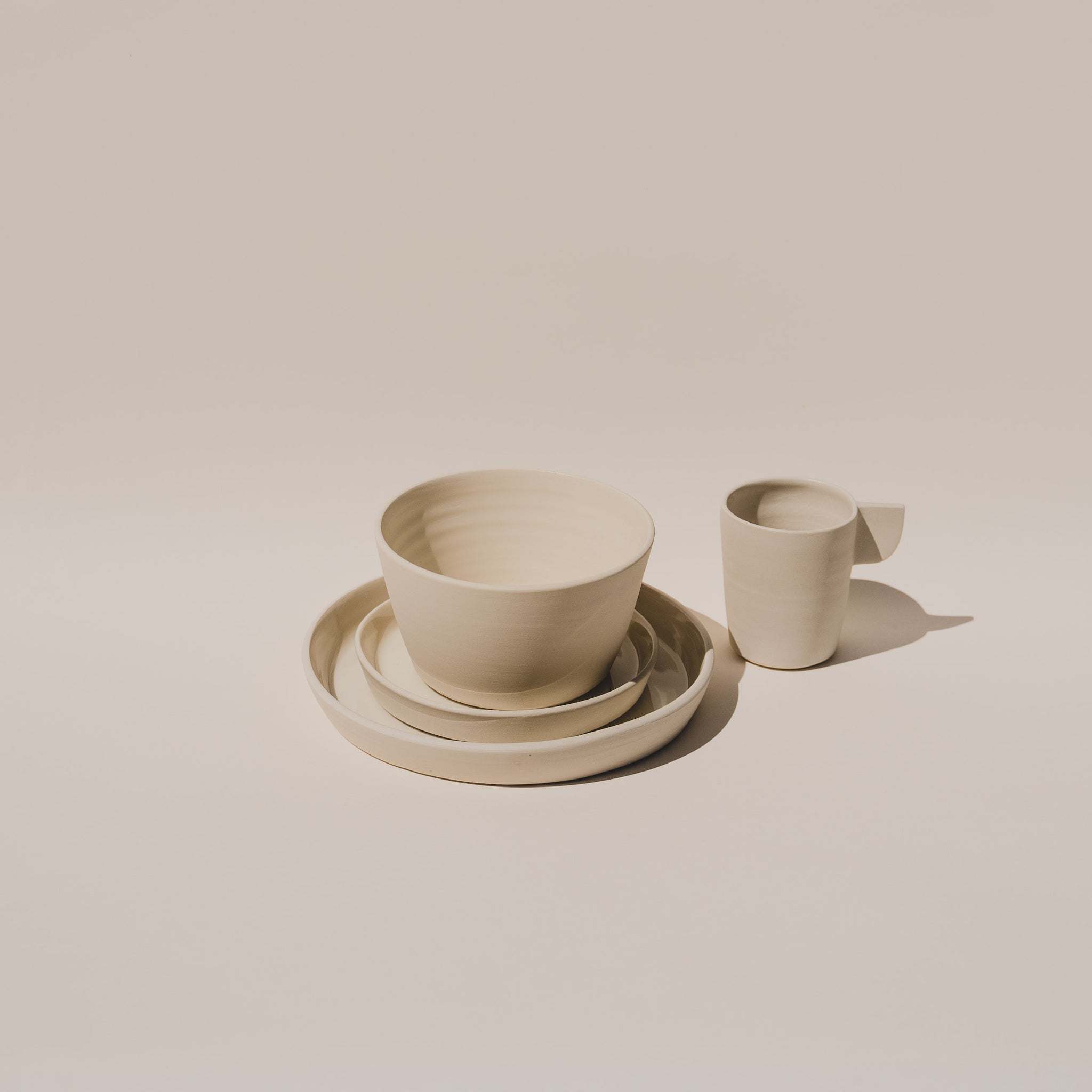 Ceramic Plate and Ceramic Dinner Set in white colour