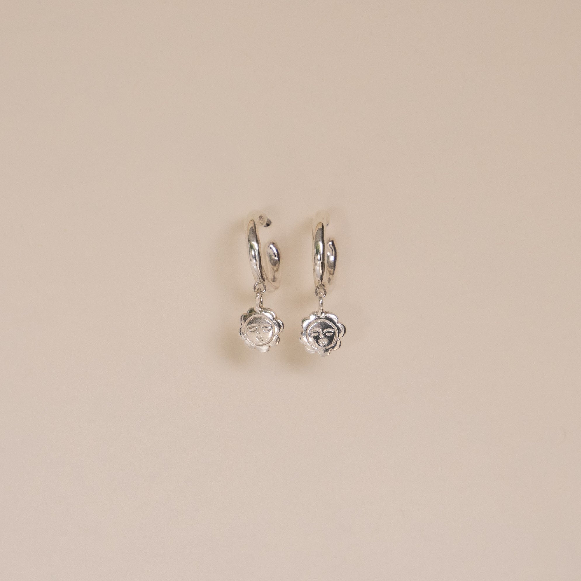 Charm Hoop Earrings : Silver Flower Face Rauw